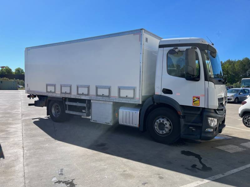 porteur 19t dédié à l'activité de dépotage d'huile à Lyon